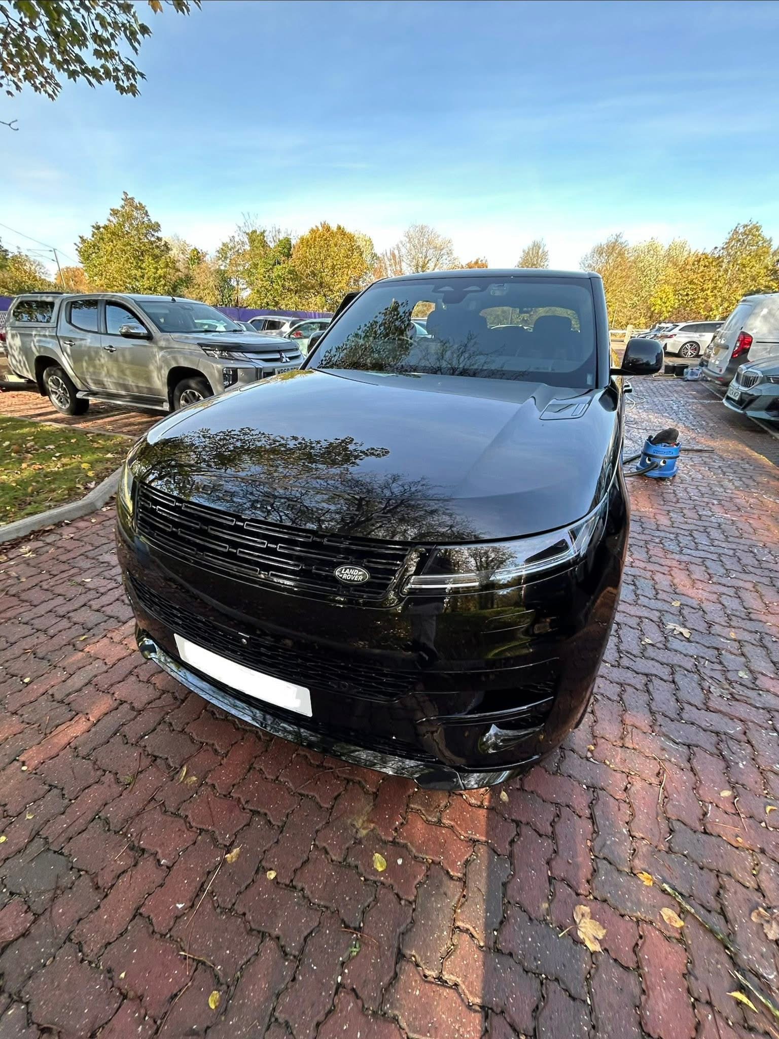 Machine polishing car paintwork